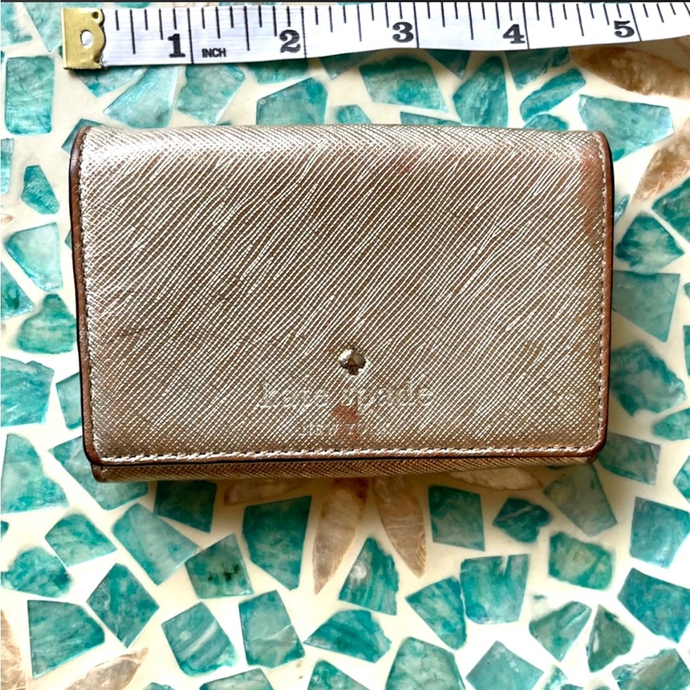 Kate Spade New York Adorable Gold/Glitter Clío wallet. Great used condition